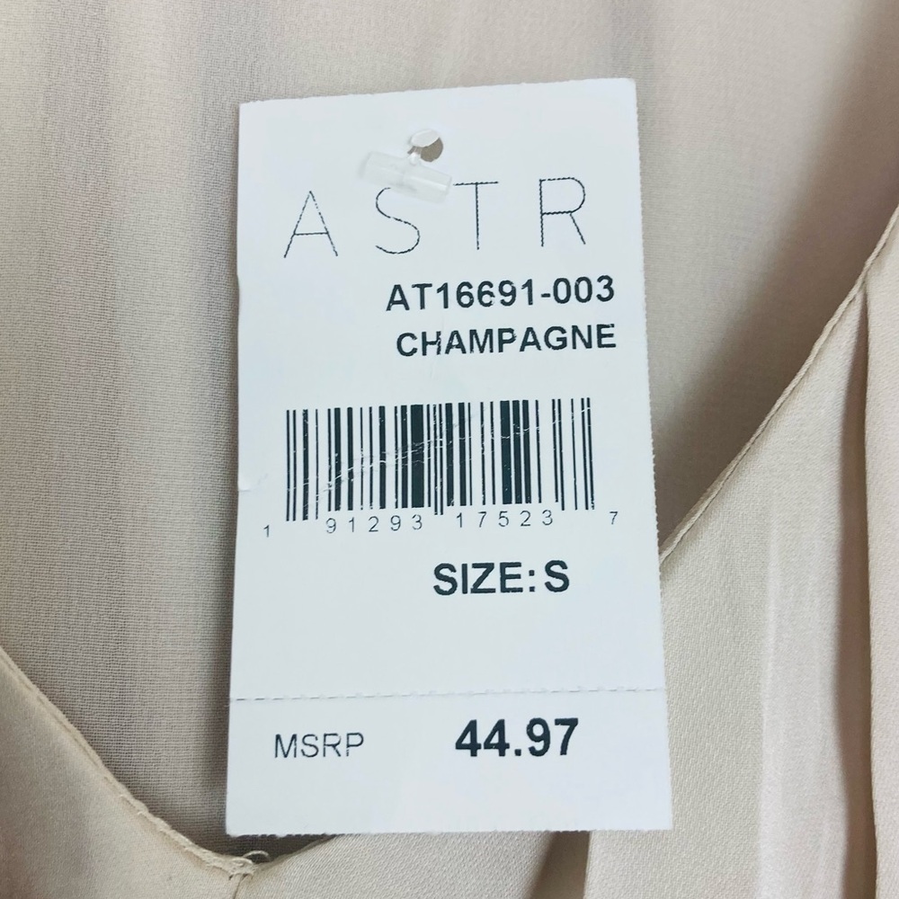 ASTR NWT feminine bubble hem & sleeve top IN champagne color. Small - Picture 5 of 6